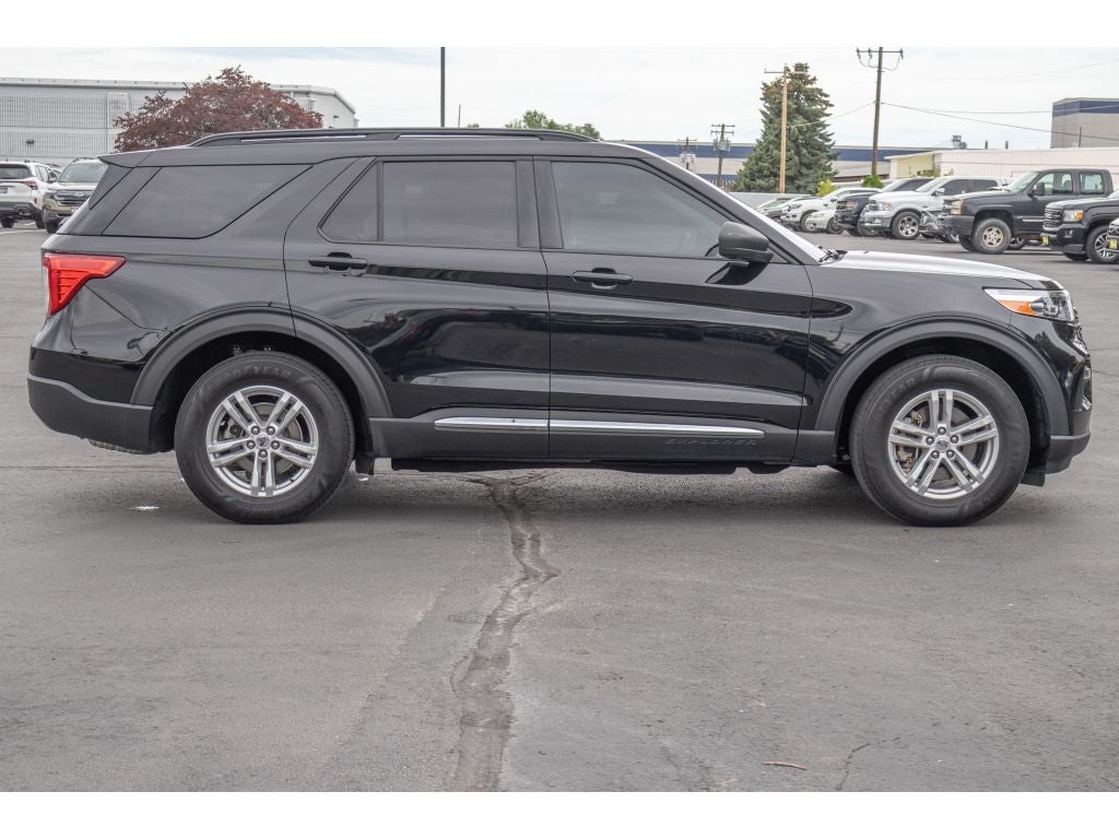 2022 Ford Explorer — side profile view
