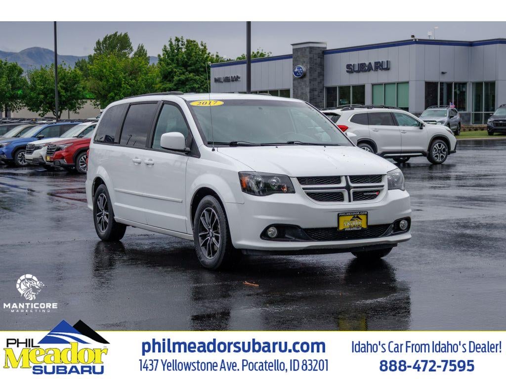 2017 Dodge Grand Caravan GT in White Knuckle Clearcoat — front three-quarter view