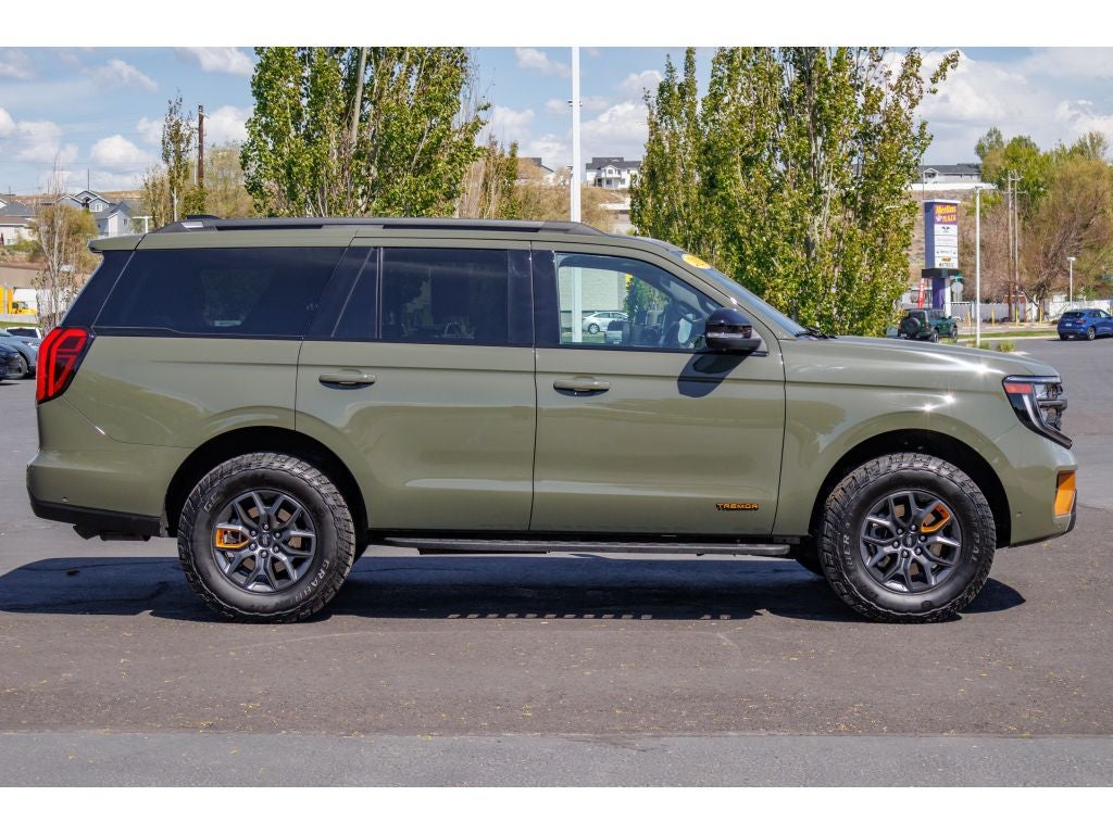 2025 Ford Expedition — side profile view