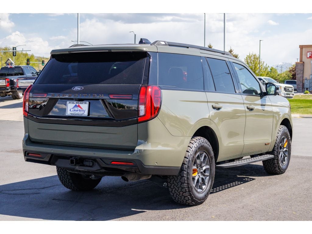 2025 Ford Expedition — rear three-quarter view