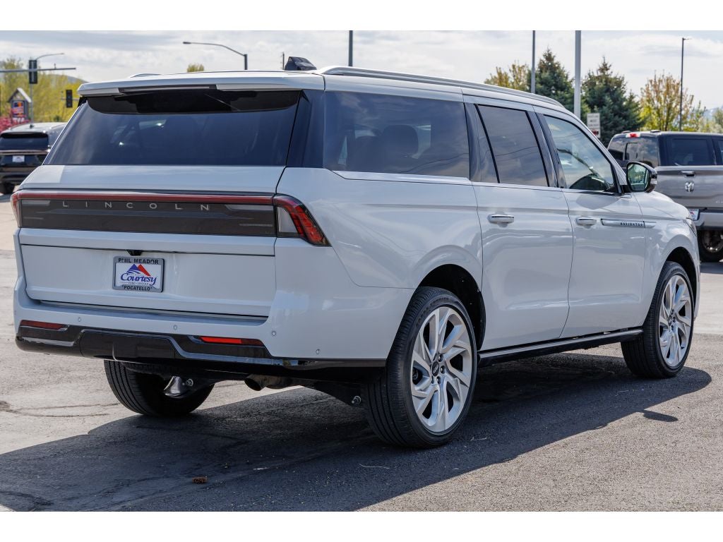 2025 Lincoln Navigator L — rear three-quarter view