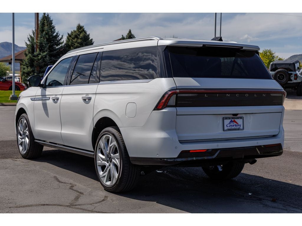 2025 Lincoln Navigator L — detail view