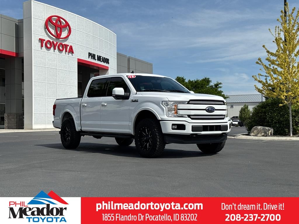 2019 Ford F-150 LARIAT in Oxford White — front three-quarter view