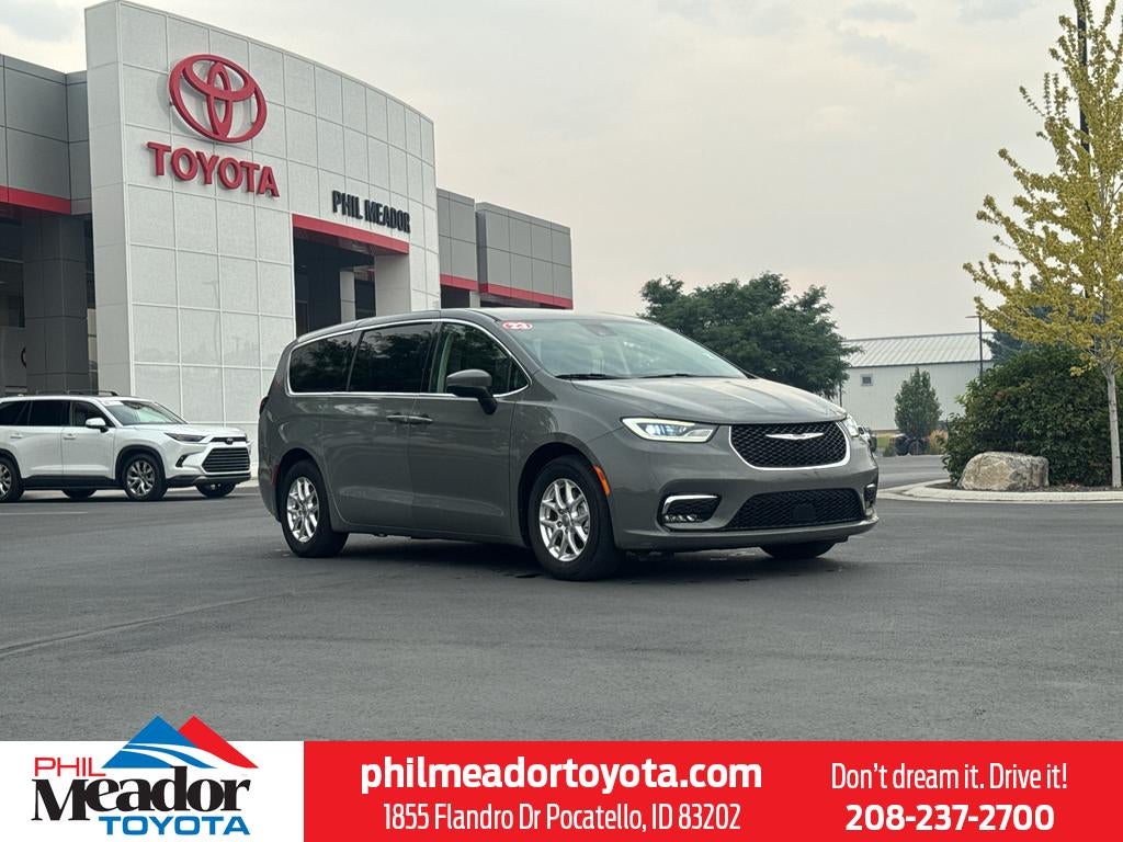 2023 Chrysler Pacifica Touring L in Ceramic Gray Clearcoat — front three-quarter view