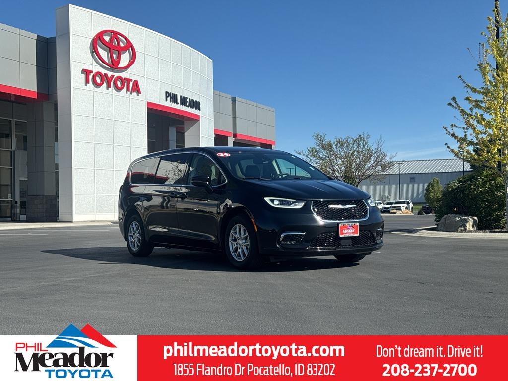 2024 Chrysler Pacifica Touring L in Diamond Black Crystal Pearlcoat — front three-quarter view