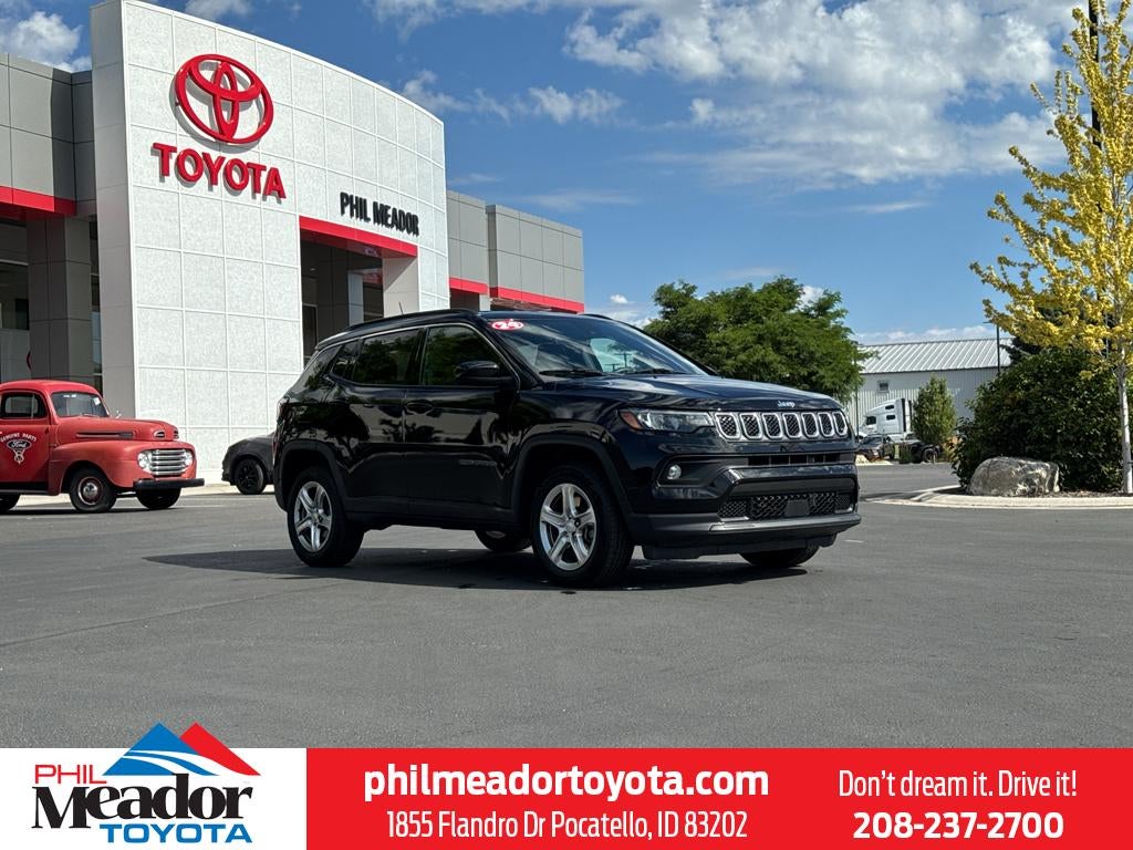 2024 Jeep Compass Latitude in Diamond Black Crystal Pearlcoat — front three-quarter view