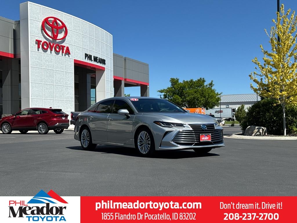 2019 Toyota Avalon Hybrid Limited in Celestial Silver Metallic — front three-quarter view